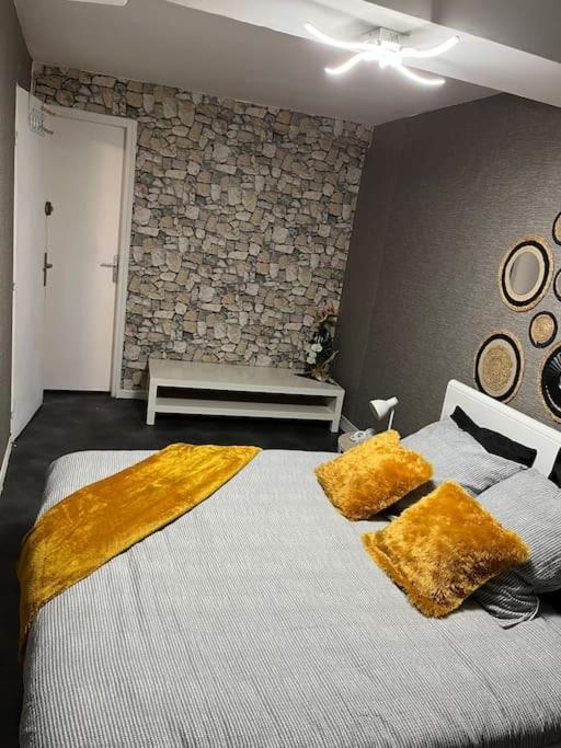 Apartament Joigny Au Coeur De Quartier Historique Zewnętrze zdjęcie